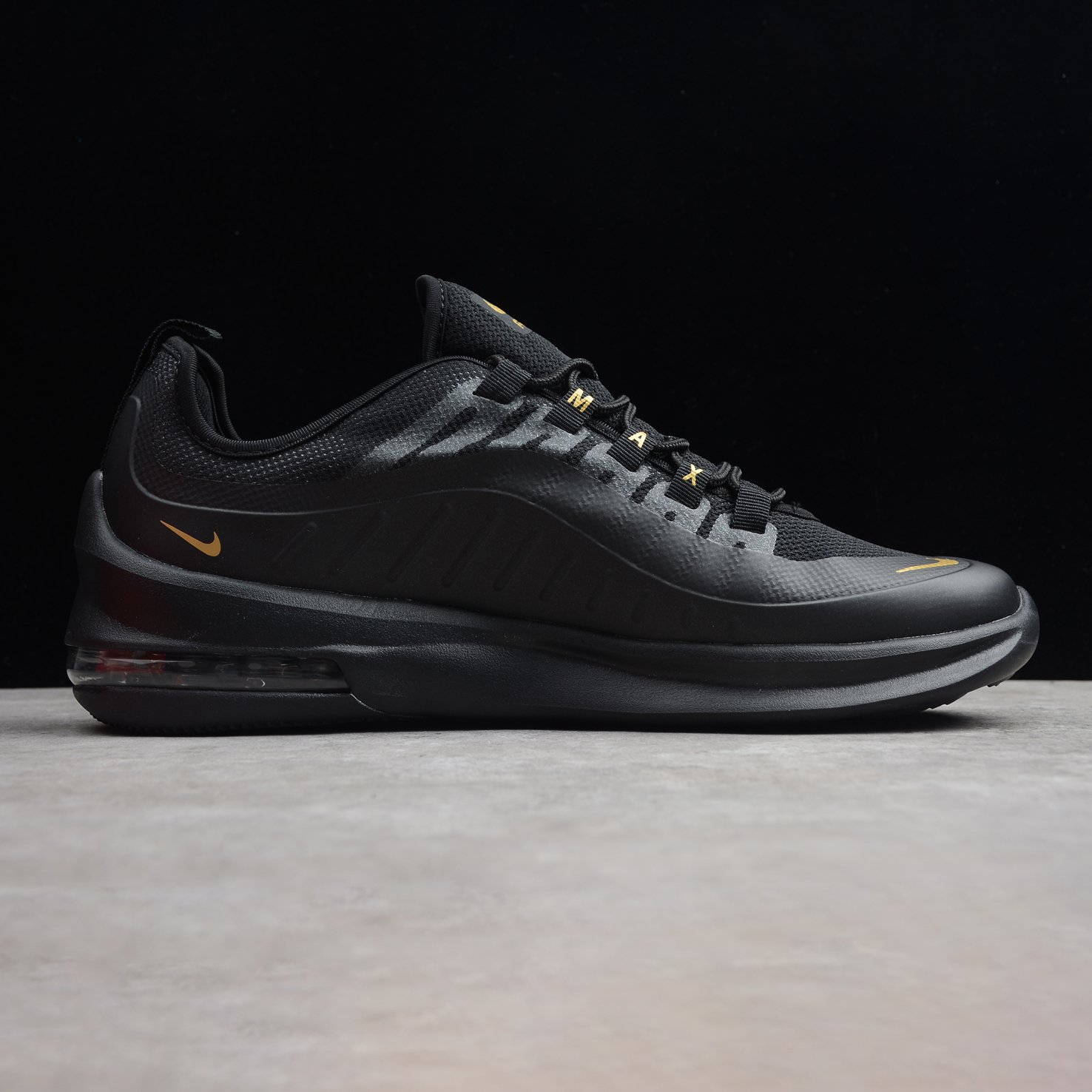 nike air max axis women's black and gold